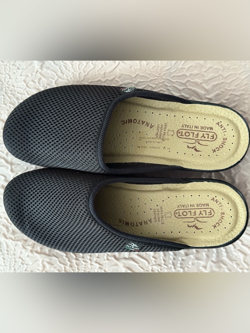 NWOT  Fly Flot shoes